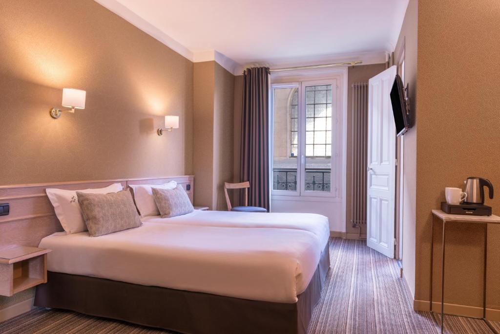 Read more about the article Book Hotels in Paris: Uncover Dream Stays & Deals!