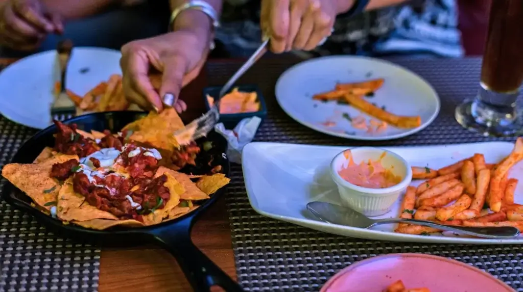How to Eat Cheap While Traveling